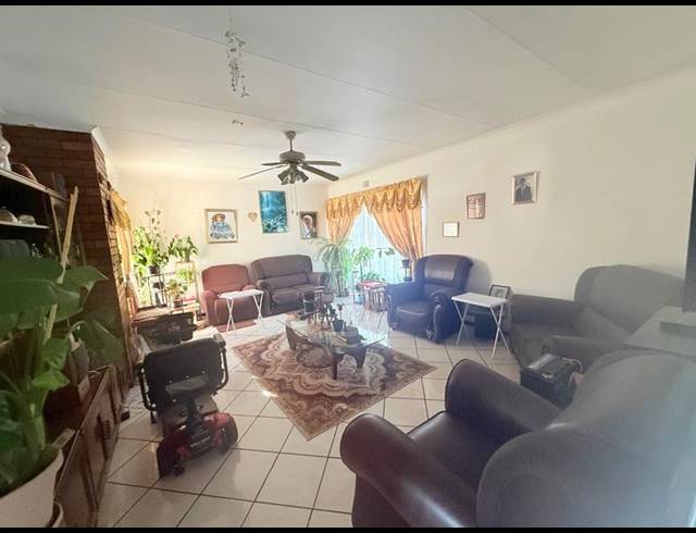 3 BEDROOM HOUSE FOR SALE IN VANDERBIJLPARK CE 5